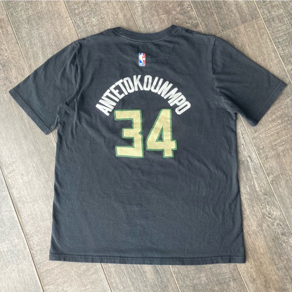Nike Kids Milwaukee Bucks Giannis Antetokounmpo 34 T-Shirt Black XL 18/20